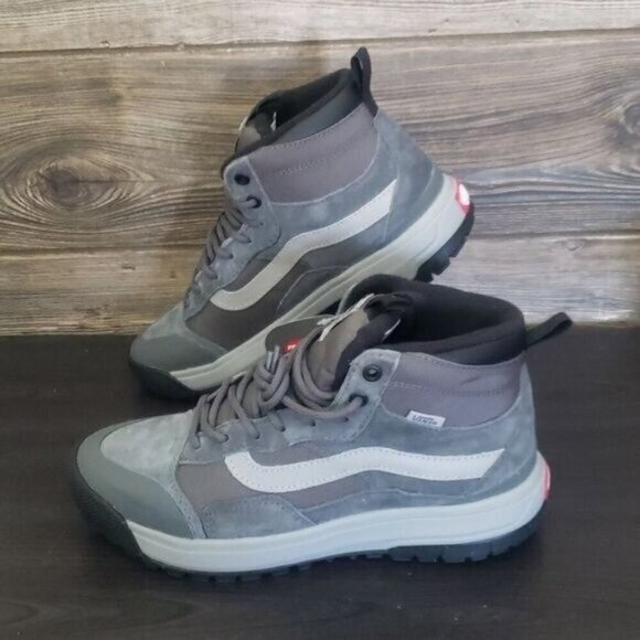 New Vans Ultrarange Exo Womens Hiking Sneakers Size 8 Outdoor Waterproof Utility - Picture 1 of 10